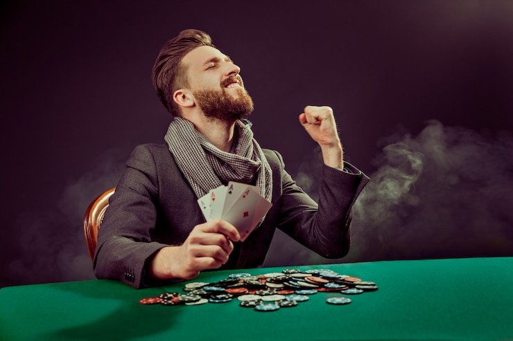 Platform dluna4d menampilkan sportsbook, kasino langsung, dan permainan slot